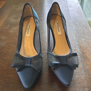 Nina Women's Navy Blue Bow Heels size 9